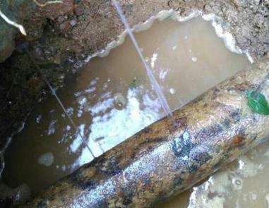 溧阳楼顶渗水维修公司分享下地暖漏水的原因及检测方法。